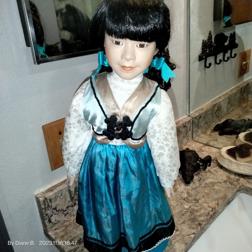 Vintage: MYD Marian Yu Porcelain Doll